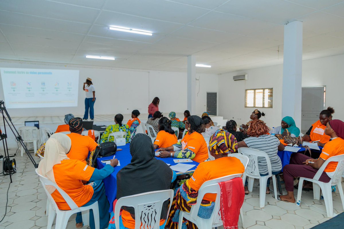 AgefopInfo's tweet image. Dans le cadre du projet de lancement DigiFemmes Start, la formation organisée en collaboration avec l’AGEFOP CI a officiellement démarré ce lundi 2 décembre 2024 à l’espace Maison Blanche de Koumassi.

#DigiFemmes #AGEFOP #TransformationDigitale #FormationNumérique