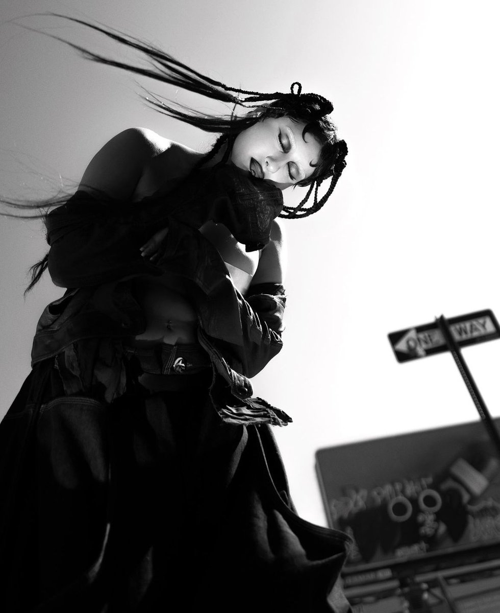 Kris Esfandiari (@kngwmn) on Twitter photo 