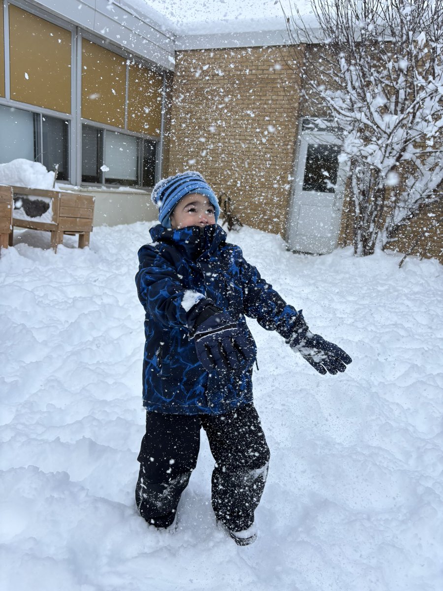 StAnneGators's tweet photo. We are making the most of all the snow in FDK1! https://t.co/g8GNG3krCh