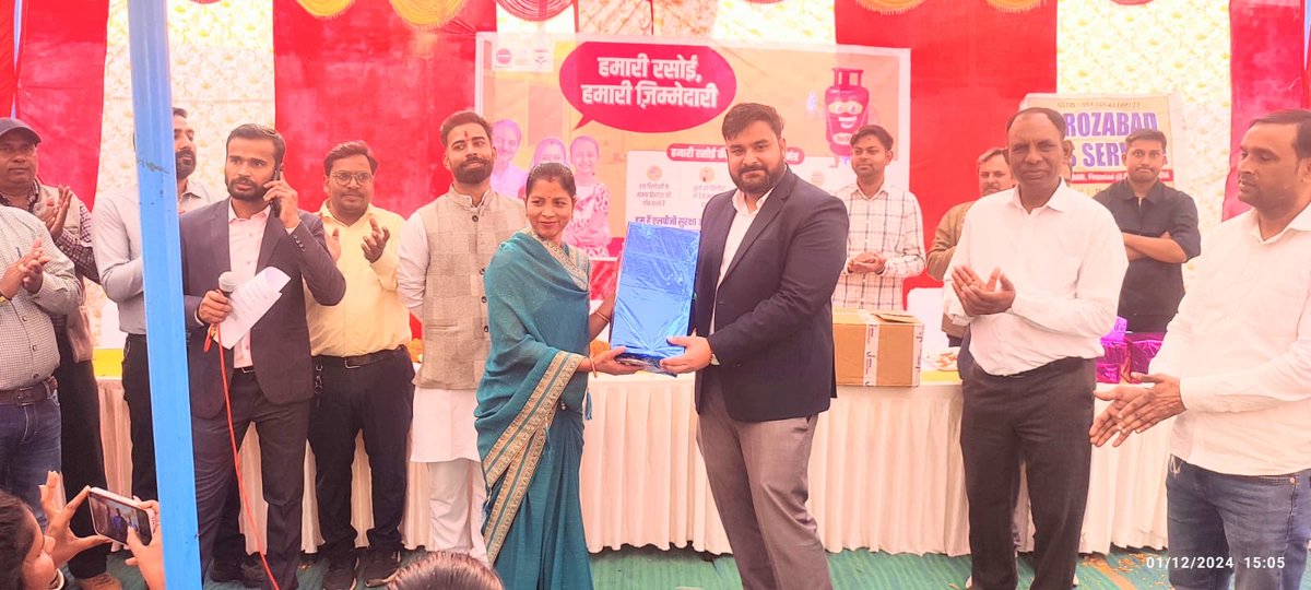 IoclAgraIDO's tweet photo. Under #SenseOfDuty Campaign of MoPNG,Cooking Competition conducted @DistrictFirozabad
#HamariRasoiHamariJimmedari
Gathering briefed about Do's &amp; Dont's of safely handling LPG along with safety video and pamphlets.
@ChairmanIOCL @DirMktg_iocl @EDLPGIOCL ⁦@IndianOilcl⁩ https://t.co/hv1dr0wNSn