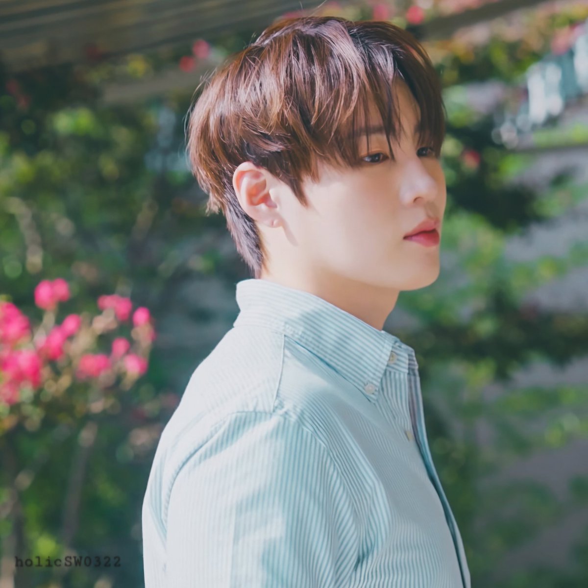 holicSW0322's tweet photo. 하성운 시그 눈빛 분위기 무엇 🫠✨
보고 보고 보고 또 보고 🥰👍 #하성운 #HASUNGWOON #ROYAL_CLASSIC #눈빛 #심쿵 #존잘 https://t.co/Kn5s4hRhRz