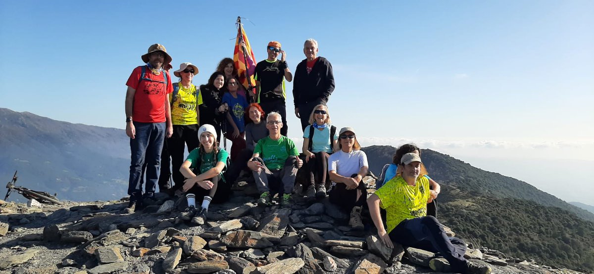 Aquest diumenge vam poder gaudir dels colors de la muntanya en una bonica ruta circular des del pantà de Vallfornes, pujant al Suí i tornant pel Castanyer d’en Cuc