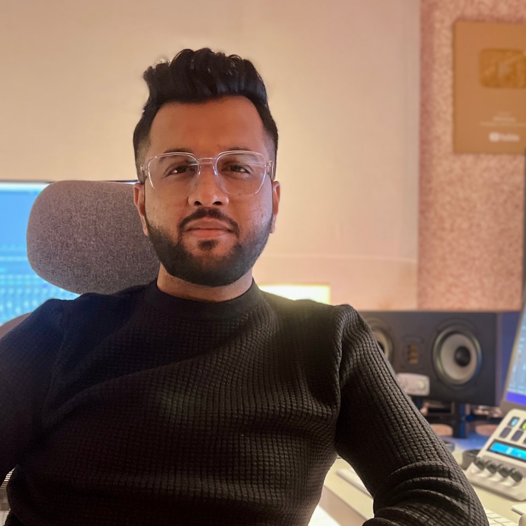 EveAudio's tweet photo. "I highly recommend these speakers to anybody who is serious about mixing and when quality is essential."🔊Read the full BeliEVEr-Story about the famous producer and his SC305: https://t.co/nVXDWxt1yV
#EVEAudio #StudioMonitors #SC305 #MusicProducer #MusicProduction https://t.co/N3dZyoutfg