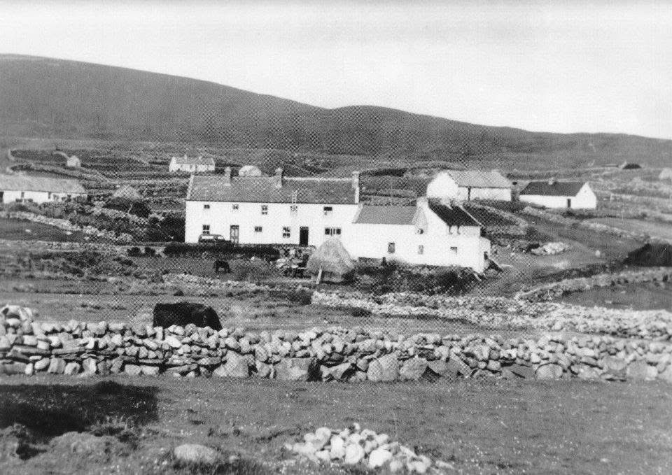 We’re counting down to a very special birthday later this month. If you have any photos of any days or nights spent in here over the years, we would love if you could send them to us. Here’s a pic before she was born! #TheCompass #Currane #CraicAgusOl #Compass50