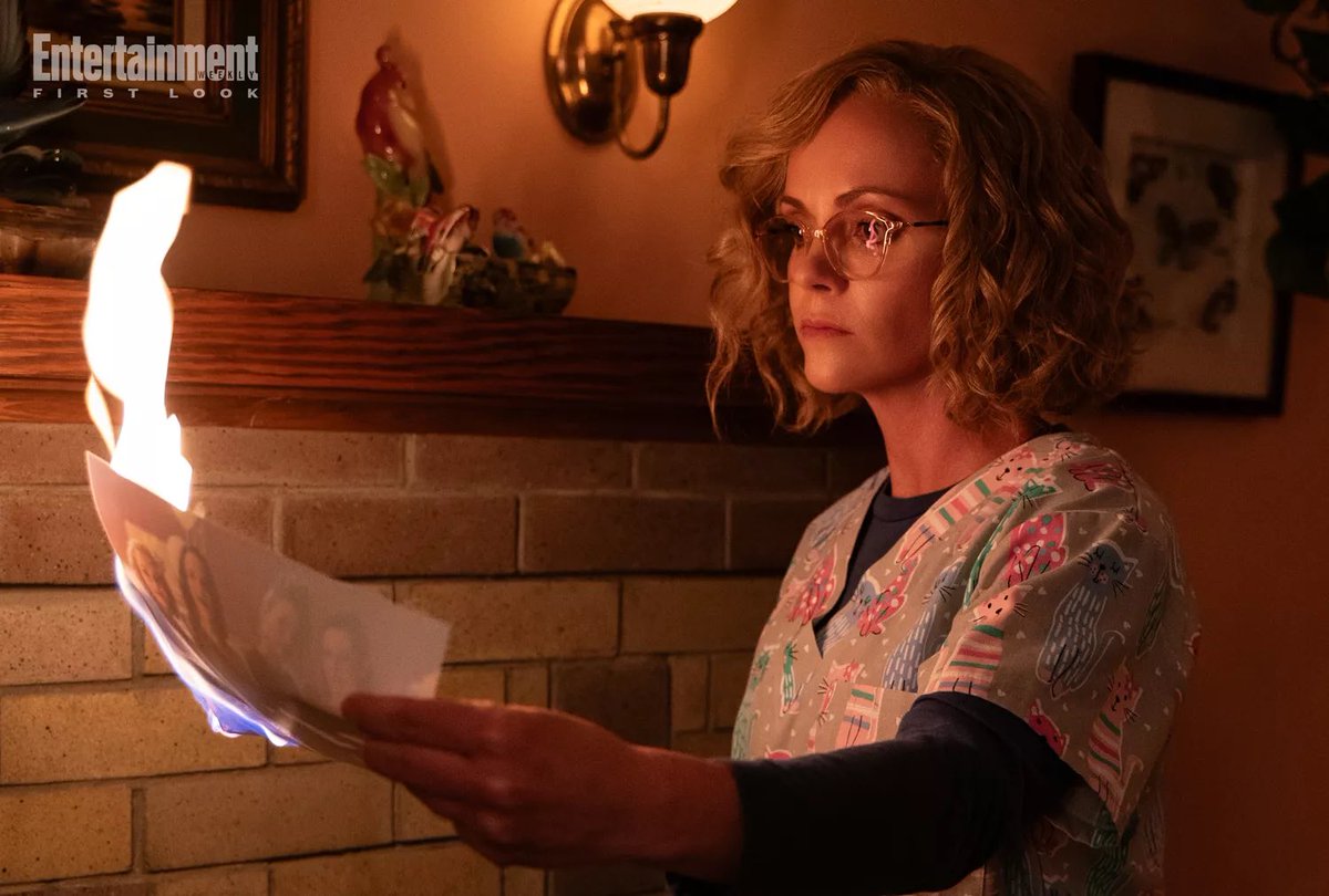DiscussingFilm's tweet photo. First look at ‘YELLOWJACKETS’ Season 3.

Premiering February 14 on Paramount+

(Source: https://t.co/iYBoVqOOup) https://t.co/yoQJCx0l4T