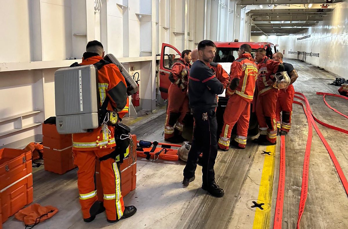 SIS_2A's tweet photo. Exercice de la spécialité IBNB ce matin à bord d’un navire de La Méridionale, dans le cadre d’une formation de maintien et de perfectionnement des acquis.
Un exercice dans le local machines suivi d’ateliers personnalisés. 
Un grand merci à la compagnie pour son accueil. https://t.co/CIU6THfJr8