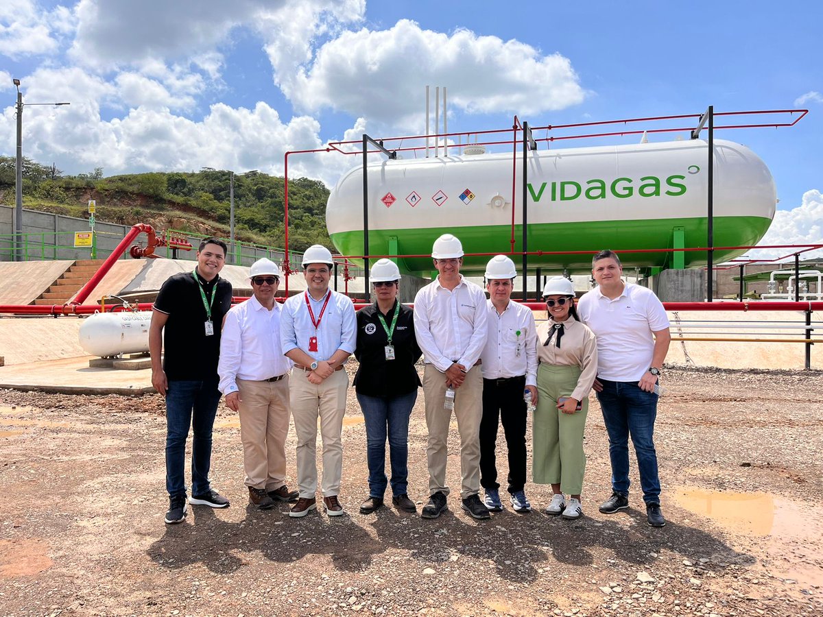 GasnovaCo's tweet photo. #InformeAnualGLP Nuestra afiliada #EmpresasGasco #Unigas #Vidagas tiene 15 plantas envasadoras y almacenadoras, 679 empleados y una flota vehicular de 60 cisternas, 25 carrotanques y 656 vehículos de reparto @Superservicios 👉 https://t.co/qqB20im3sx https://t.co/rRxPDWZ5cN