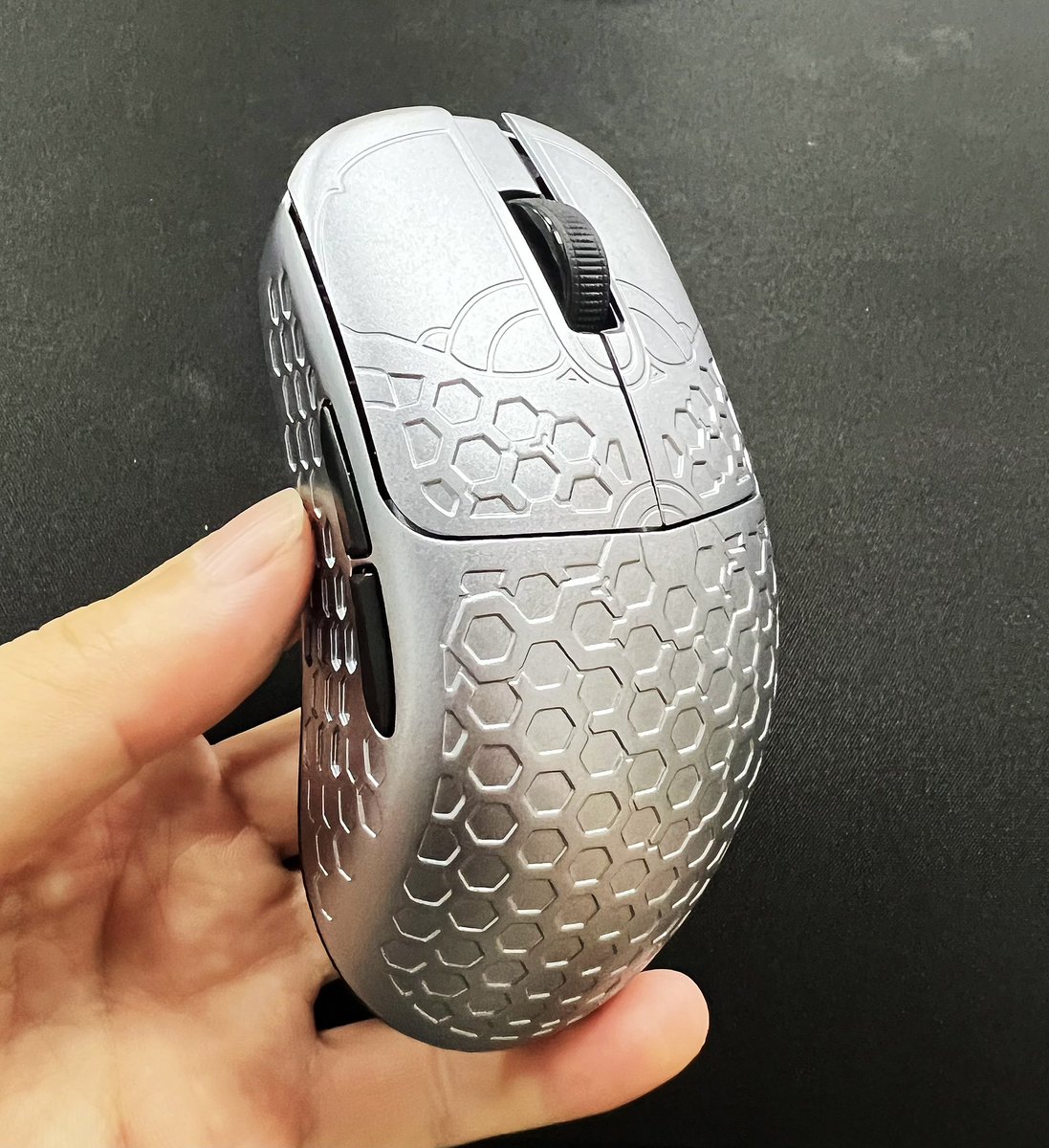 FineMaxGears's tweet image. After more than a year of meticulous crafting, our premium real magnesium gaming mouse, NOAH, is finally in production!💪

NOAH is ultra-sturdy and lightweight thanks to its higher-than-normal magnesium content. However, this also created some obstacles during production. The…
