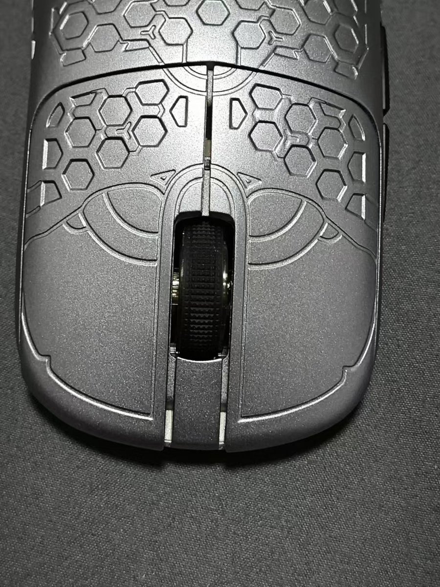 After more than a year of meticulous crafting, our premium real magnesium gaming mouse, NOAH, is finally in production!💪

NOAH is ultra-sturdy and lightweight thanks to its higher-than-normal magnesium content. However, this also created some obstacles during production. The