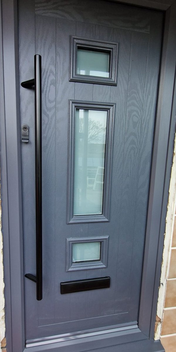 We love these new Black bar handles with matching <a href="/ApecsLocks/">APECS</a> cylinders <a href="/IngeniousLocks/">Nigel @ Ingenious Locks</a> #security with #style #compositedoors #home #property