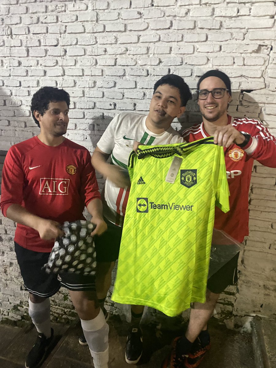 ManUtd_Paraguay's tweet photo. Estamos rumbo a ser Peña oficial del Manchester United y queremos que seas parte.

✅ +100 miembros activos 
✅ 10 Official Supporters reconocidos por el Manchester United.

Asados, fútbol, Premier League Fantasy, sorteos y más.

¡Responde y te enviamos el link de WhatsApp! https://t.co/dnUfghLFx2
