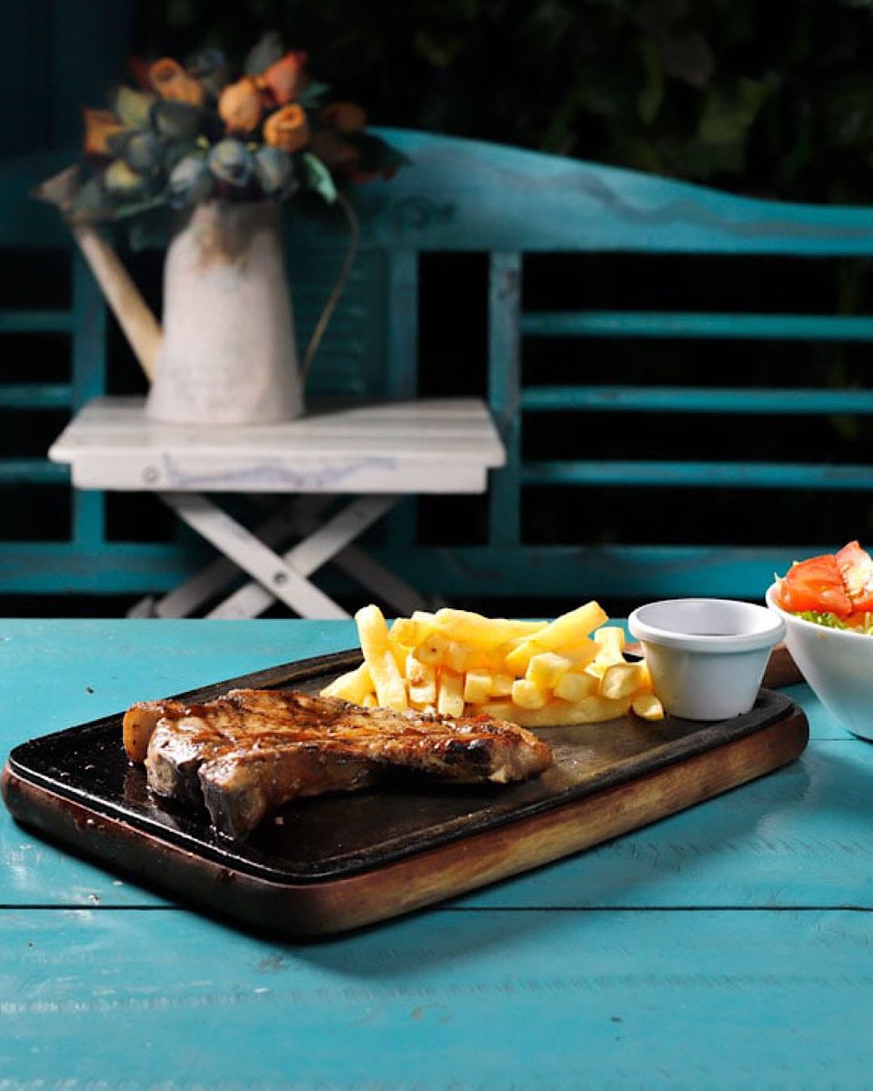 COCORAFUSION's tweet photo. Qué rico ya llegó Diciembre con su alegría y que mejor que almorzar y reunirse en Cocora Fusión. ❤️‍🔥

10 Almuerzos Gourmet por tan sólo 17.500.👌🏽 TÍpicos, carnes, salmón y barra de bebidas, auténtico sabor colombiano y los precios más competitivos de la ciudad. #Calico https://t.co/mIZSdFTbqq