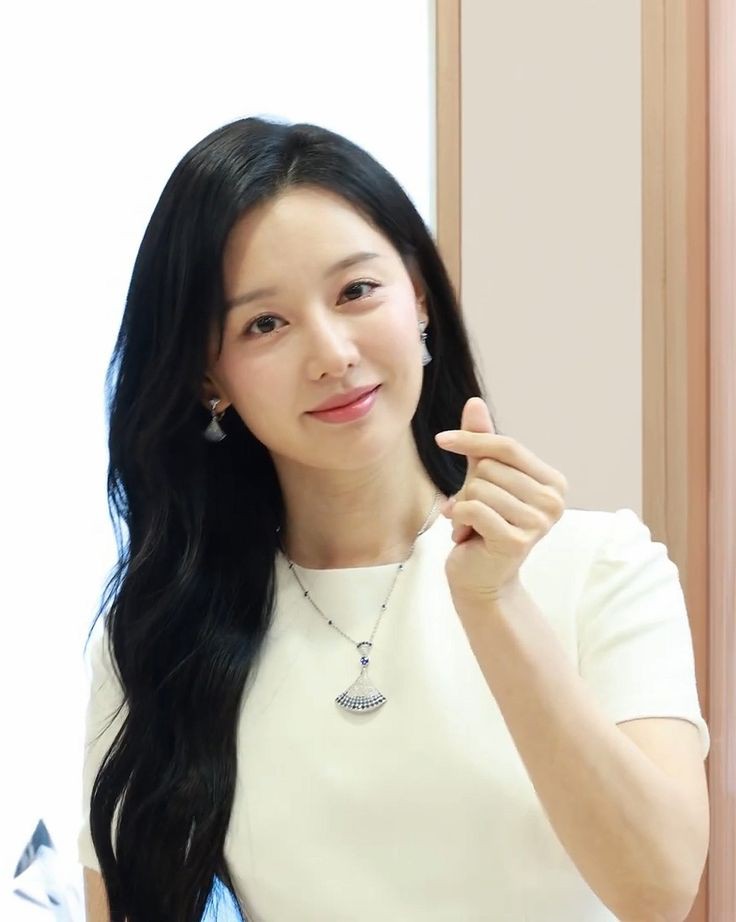 ⠀
Sending lots of love untuk seluruh pihak yang telah berjuang dan menyuarakan keresahannya. Saya dari jauh ikut mendoakan, supaya ke depannya akademi kita ini bisa jadi versi lebih baik dari sekarang. 

Regards, 
Aeera Artemis Hathaway. 
⠀