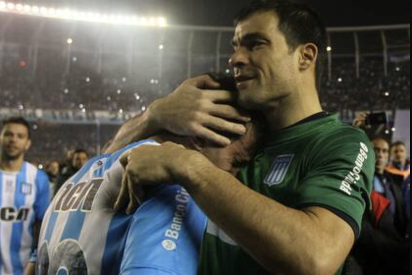 FacuBasilico's tweet photo. 💬 Hoy se anunció el nuevo Director Deportivo de Racing, en caso de que Milito gane las elecciones.

🤔¿Es solo un puesto más o el hito necesario para que Racing se vuelva imparable?

👉Te explico por qué esta propuesta puede transformar el futuro del club

🧵Va el 3er hilo 👇 https://t.co/yvXIqKppVq