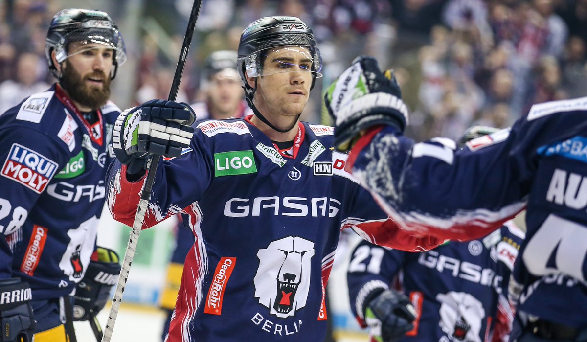Ryan McKiernan holte 2021 den deutschen Meistertitel mit den Eisbären Berlin. Jetzt ist das „Playoff-Monster“ zurück im Wellblechpalast. #ebb

moz.de/nachrichten/re…