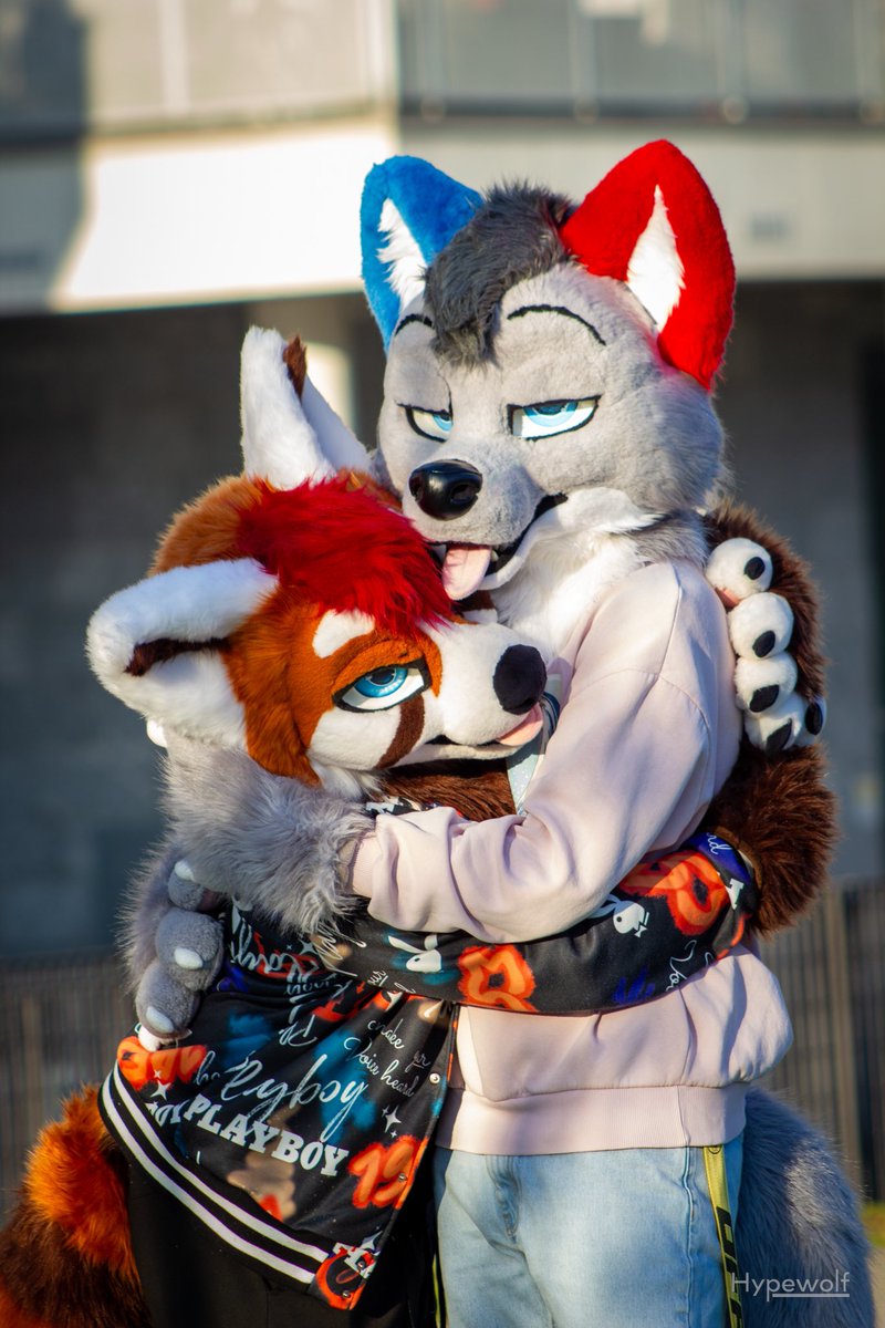 many wahs and woofs for the camera🐾✨

🐾 <a href="/Lorx_wah/">Lorx_wah</a> &amp; me
💃🏻 @K3biDev
📸 me