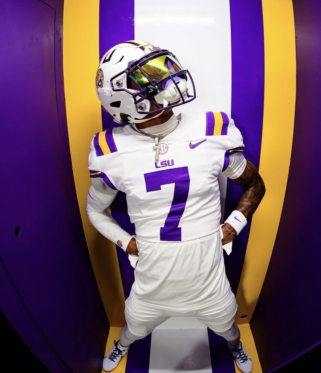 znagy20's tweet photo. News: 4-star safety Jhase Thomas has shut down his recruitment and will sign with LSU on Wednesday, he tells me.

The No. 1 safety in Louisiana will suit up for his dream school.

LSU is set to sign the No. 1 + No. 2 safeties from the Bayou State this week.

“Geaux Tigers!” https://t.co/1kmKI6cUlz