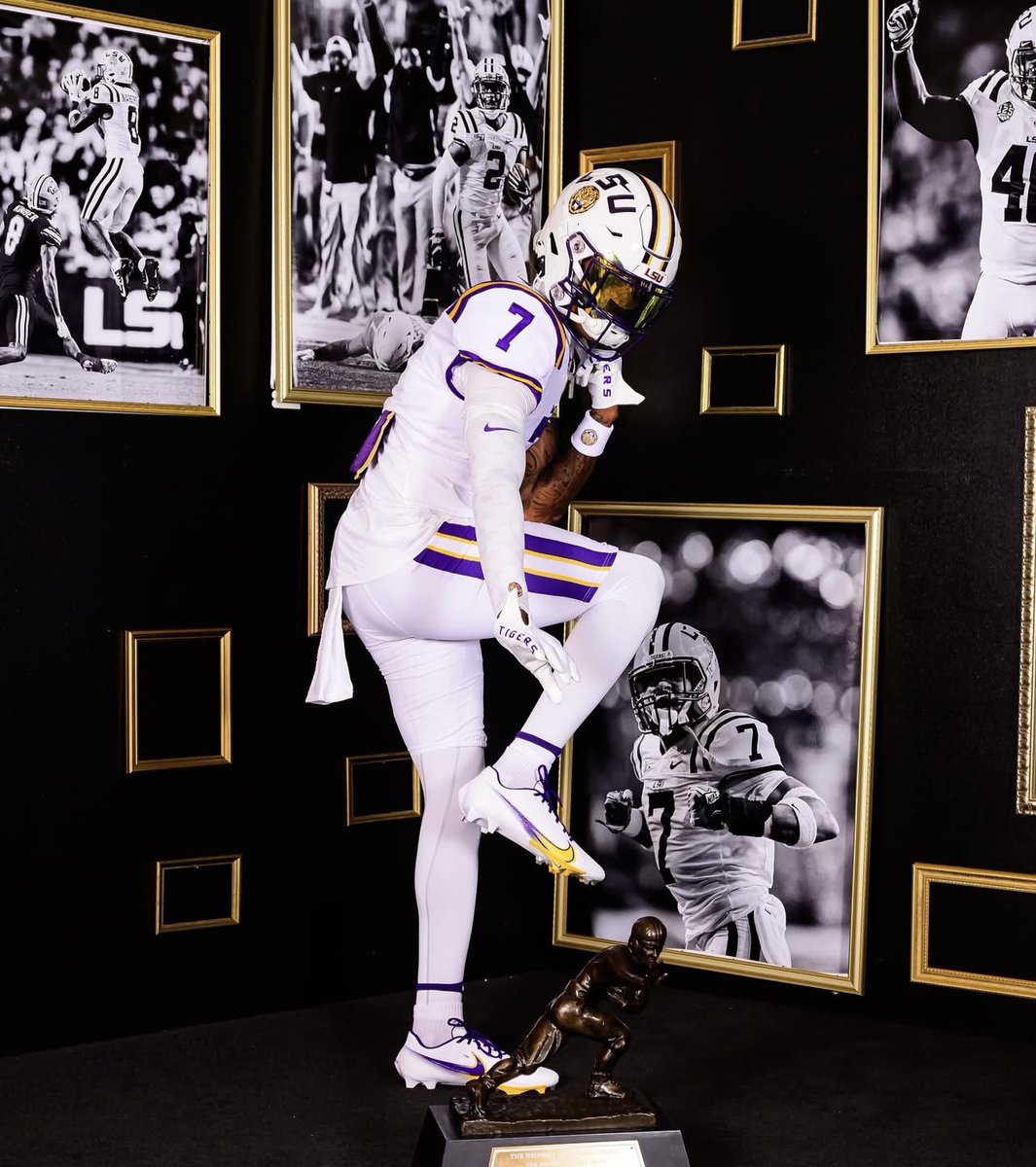 znagy20's tweet photo. News: 4-star safety Jhase Thomas has shut down his recruitment and will sign with LSU on Wednesday, he tells me.

The No. 1 safety in Louisiana will suit up for his dream school.

LSU is set to sign the No. 1 + No. 2 safeties from the Bayou State this week.

“Geaux Tigers!” https://t.co/1kmKI6cUlz