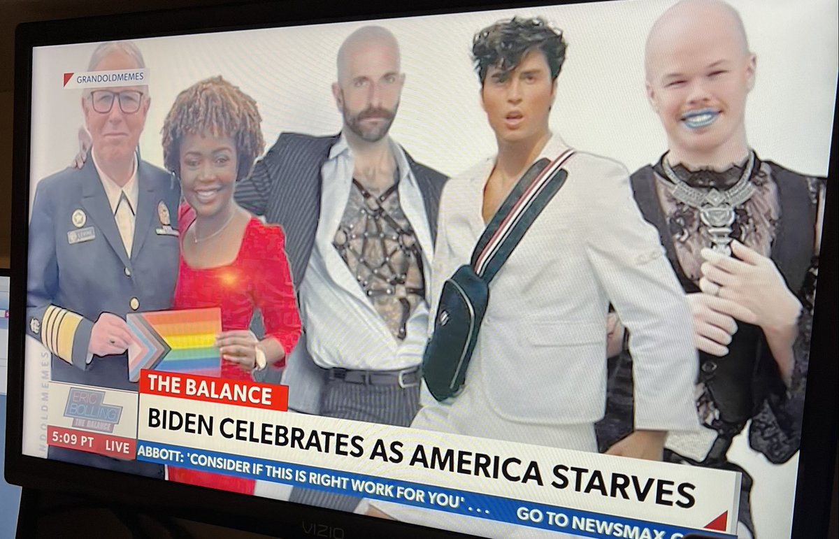 vipersnke's tweet photo. Why did KJP/Biden/White House lie about not pardoning Hunter,
then pardon Hunter?
Cuuuuuz more,
whatever it takes,
Mock n discredit EVERYTHING American,
for the world to see
governance.
Said since selection Nov 2020...
#EndsJustifyTheMeans @theflagwzfg @970WDAY
#ndpol #theflag https://t.co/qIB3AF4qnl
