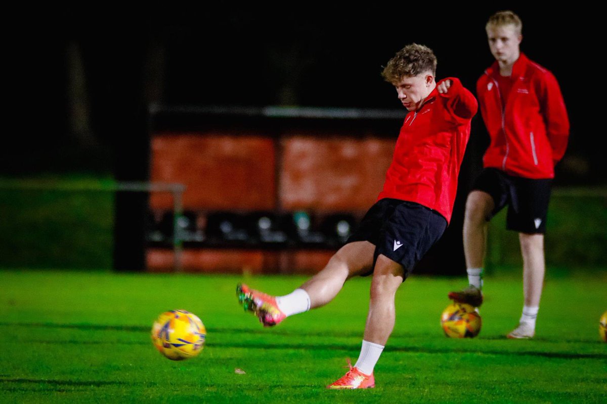 Coleg Penybont | Bridgend College (@bridgendcollege) on Twitter photo ⚽We’re very proud of our Football Academy students, Dion, Efan, Ioan and Jack, who’d been selected as part of the <a href="/CPDColegauCymru/">Welsh Colleges FA</a> squad against England.
🧤Well done boys and we look forward to continuing to support your future aspirations! ⚽We’re very proud of our Football Academy students, Dion, Efan, Ioan and Jack, who’d been selected as part of the <a href="/CPDColegauCymru/">Welsh Colleges FA</a> squad against England.
🧤Well done boys and we look forward to continuing to support your future aspirations!