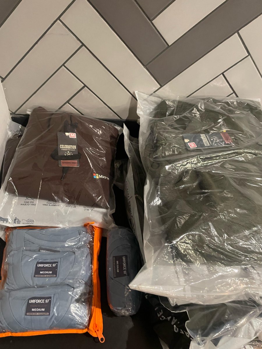 azdevindia's tweet image. We just hit 12k+ members on our Discord!!!
Thank you so much to each and every one for their support! 🚀🚀🚀

To celebrate, we are doing a giveaway. If you win, you&apos;ll get anything randomly from our side! (Goodies, jackets, etc.)

Let&apos;s go. 💪👇