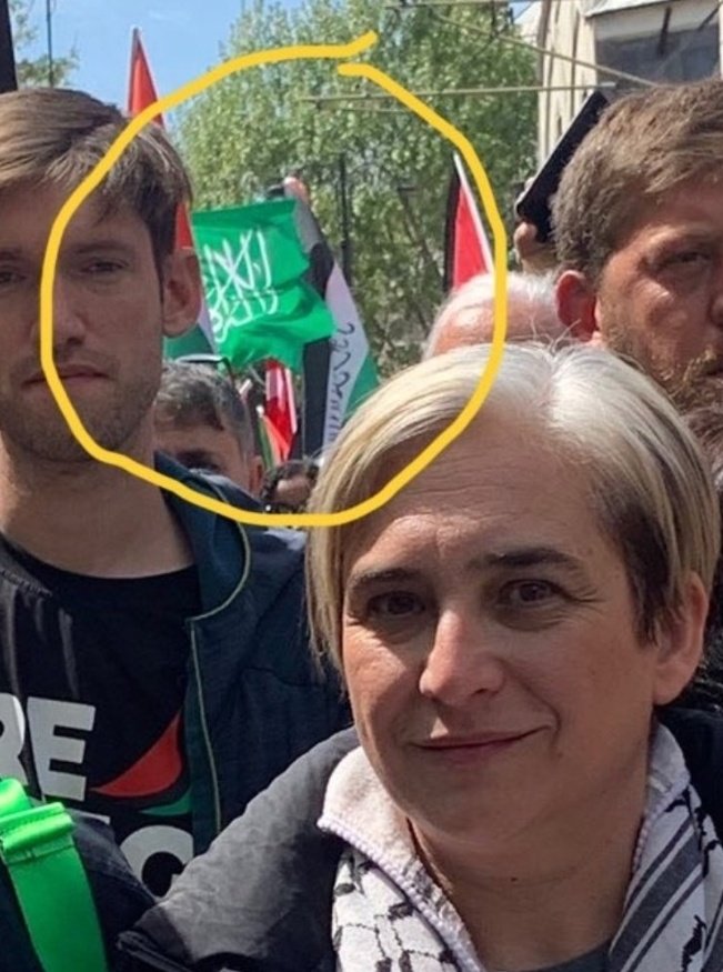 Josepmandreu's tweet photo. No oblideu mai q Colau i els seus es van manifestar a Turquía amb els mateixos islamistes feixistes q estan masacran al Kurds a Alepo amb el suport d l'exèrcit Turc. @ACAI_cat @SergiMaranya @santiagoespot @NoEsPotCat @OnVasBarcelona @CarlesHeredia @GabyLob https://t.co/8nhhT2x0Rn