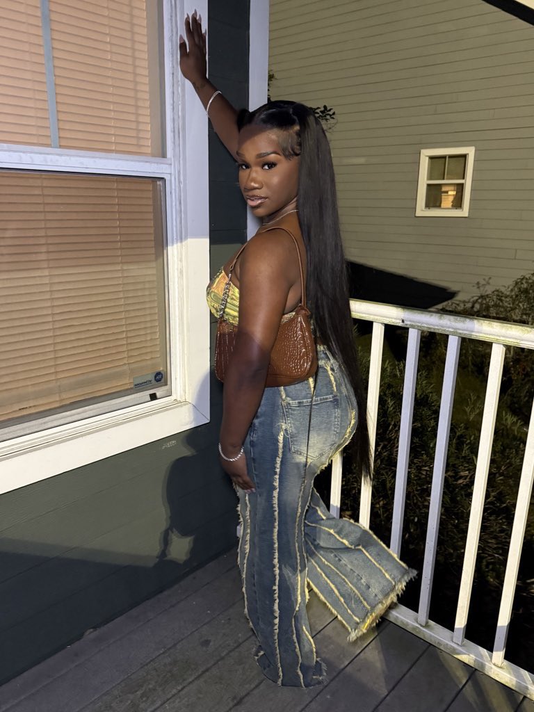 therealtea__'s tweet photo. He said I’m the one I need to brag more 🌟l https://t.co/AihrWyMs1H