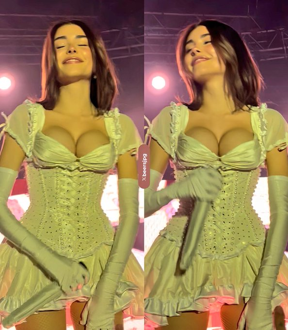 MadisonAssFC's tweet photo. those titties be like OO https://t.co/4W2HnEvibC
