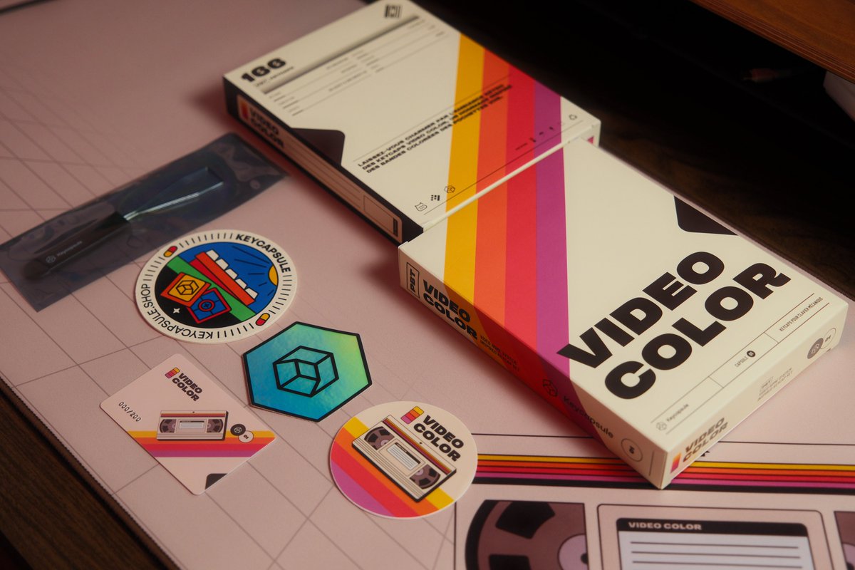 Video Color 📼 by <a href="/keycapsule_shop/">Keycapsule</a> 

Franchement ça fait plaisir de voir de nouveaux produits en Azerty, <a href="/biipmk/">biipmk</a> toujours le boss 🙏

Je trouve le prix honnête, surtout en ayant la compatibilité azerty ET qwerty.

200 units, vendredi 06/12 sur keycapsule.shop