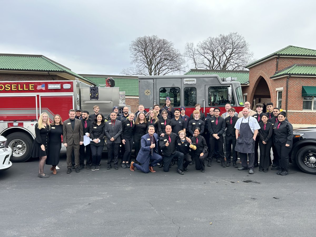 This Thanksgiving, Medinah Country Club was honored to serve meals to the dedicated members of the Bloomingdale and Roselle Fire and Police Departments. We are grateful for their service to our community and proud to share the spirit of the season with them. #MedinahCares