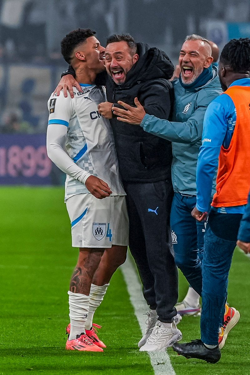 OM_Portugues's tweet photo. De Zerbi 🫂 Luís Henrique 💙 https://t.co/BiSBKyMwJb