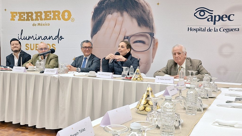 En neonatos prematuros pueden desarrollarse patologías visuales como retinopatías, que de no tratarse tempranamente, puede generar ceguera. Hoy <a href="/Ferrero/">Ferrero</a> realizó una donación a <a href="/HospitalApec/">APEC Hospital de la Ceguera</a> para intervenir 120 niñas y niños de escasos recursos en riesgo de perder la visión.