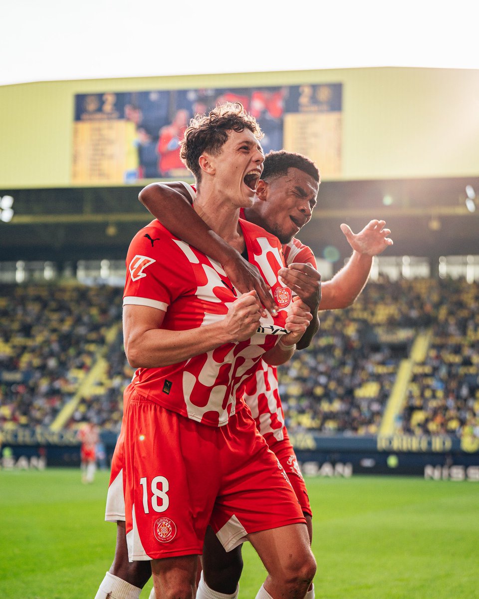 Este chaval de metro noventa que se agarra la camiseta, 𝗟𝗔𝗗𝗜𝗦𝗟𝗔𝗩 𝗞𝗥𝗘𝗝𝗖𝗜, está demostrando ser el mejor fichaje del curso del <a href="/GironaFC/">Girona FC</a>.

Dos citas consecutivas marcando en Liga, zurda envidiable y garra atrás, con robos de otro nivel como el de Dembélé en Champions.