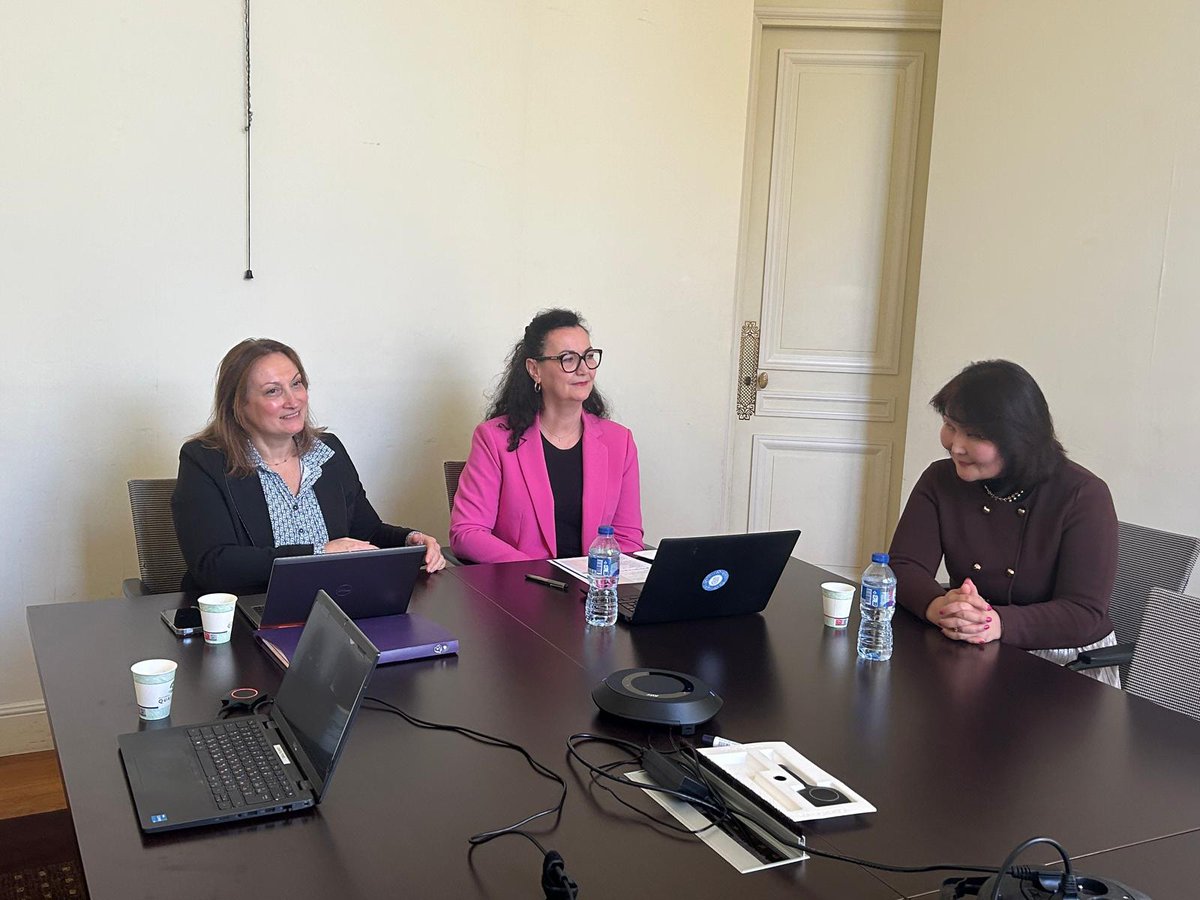 Notaires_CSN's tweet photo. Dans le cadre de l'accord de coopération entre le #CSN et la Chambre des #notaires de Mongolie, un webinaire sur le thème « Communication et relation client » a été organisé vendredi. @MeDESSERTENNE, #notaire et déléguée #CSN en charge des relations avec l'Asie orientale et l'Extrême-Orient, et Virginie THEVAUX, Directrice qualité et management du CSN ont partagé l’expérience française dans l’accompagnement des clients dans les études et les outils utilisés par les #NotairesdeFrance pour garantir la satisfaction de leurs clients.