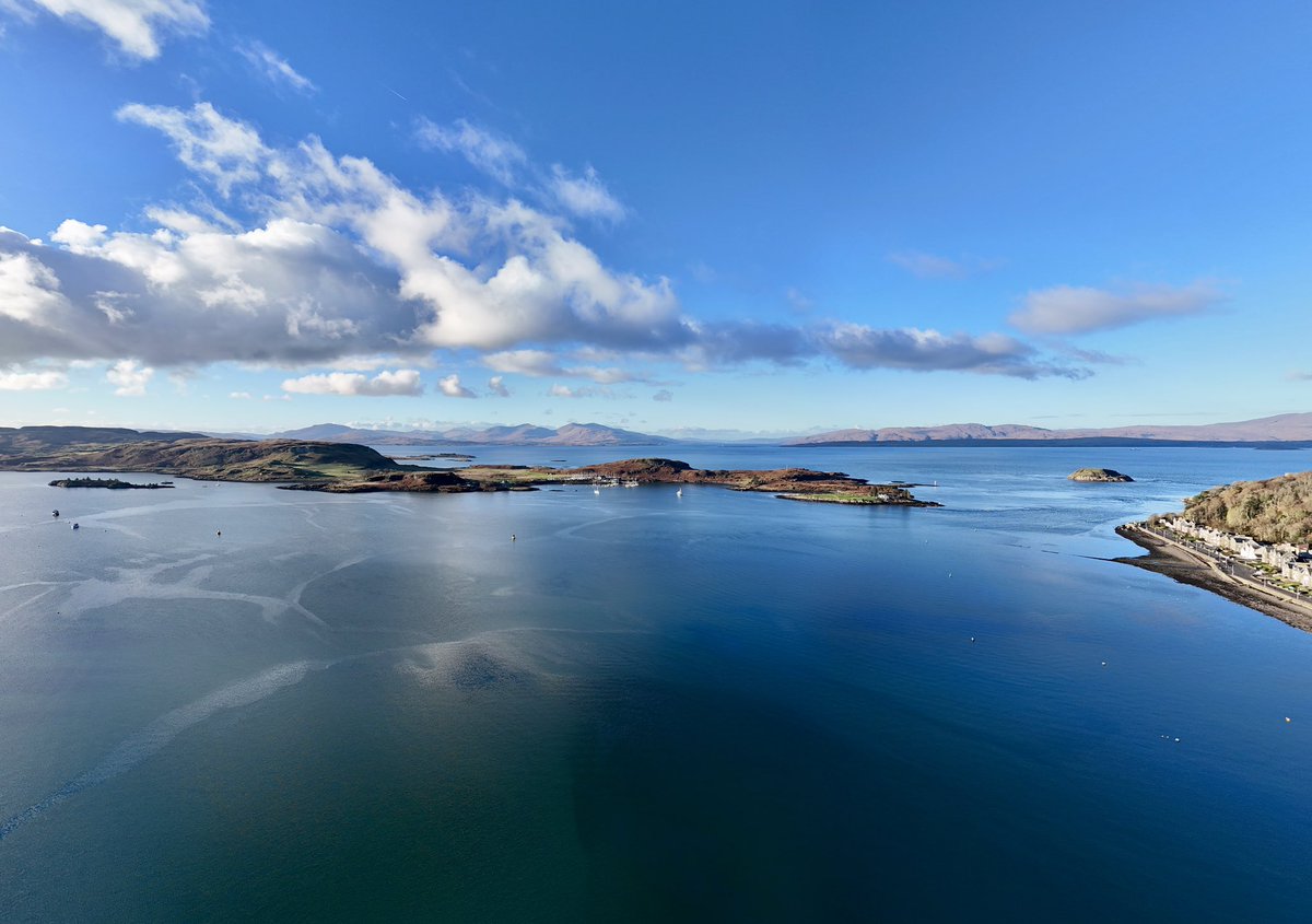 mjgardner73's tweet photo. Beautiful day over #Oban bay this afternoon looking over to the Isle of #Kerrera,#Mull #Lismore and the #SoundofMull. @BBCScotWeather @WindyWilson88 @ThePhotoHour https://t.co/nAdz0VaNe5
