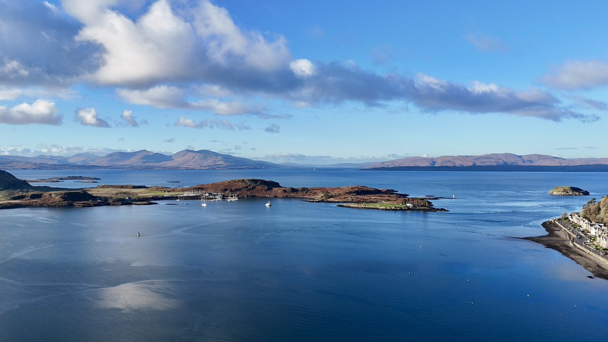 mjgardner73's tweet photo. Beautiful day over #Oban bay this afternoon looking over to the Isle of #Kerrera,#Mull #Lismore and the #SoundofMull. @BBCScotWeather @WindyWilson88 @ThePhotoHour https://t.co/nAdz0VaNe5