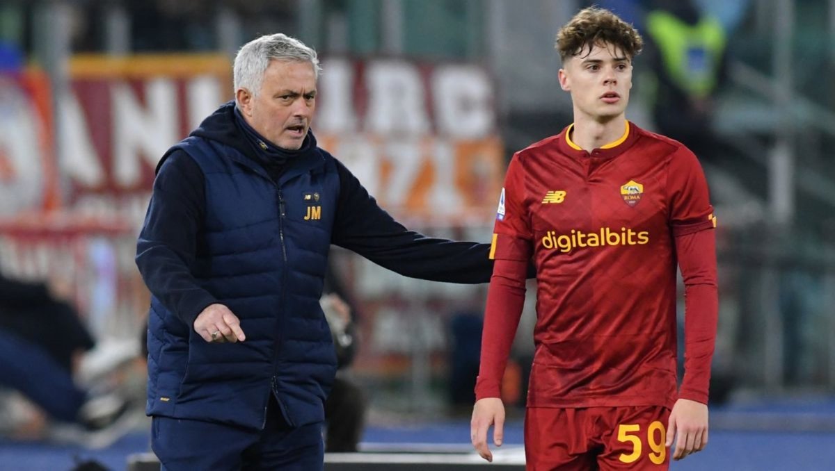 INTER4WORLD's tweet image. #زاليفسكي 
صفقه لو صدقت الاشاعات ممتازة للإنتر لاعب صغير في العمر جوكر يلعب في اكثر من مكان ليس لدي اي شك في لاعب تم اكتشافه من سبيشل وان  كذلك الاعب دولي ثم استدعائه في اكثر من مباراة