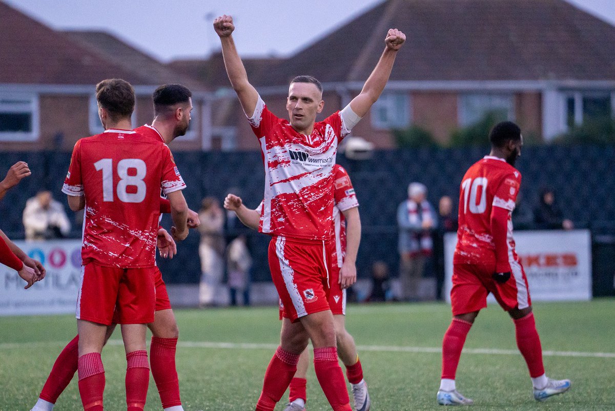 CommunityAd's tweet photo. ✨Huge congratulations to skipper @JoeTaylor28 on his 200th appearance for @RamsgateFC AND scoring his 150th goal for the club! 🐏👏🏻🔥
#RamsgateFC #Legend #200Appearances #150Goals #thanet #Kent #kentnews #ramsgate #football #footballfans #footballgame
📸- @atphotography94 https://t.co/WjSCsGZj41