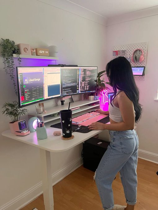 This woman earns $1,497 a week for copying and pasting.

I have prepared a list of 19 websites that will pay you $5,000/month for copy-paste jobs with just a smartphone/laptop and Internet.

For absolutely FREE:

To get it:

1. Follow Me
2. Like &amp; RT
3. Reply "COPY”