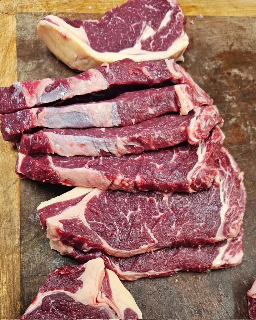 Ayi madoda ngi tsengisa inyama lenhle mani

Ribeye E140 per kg