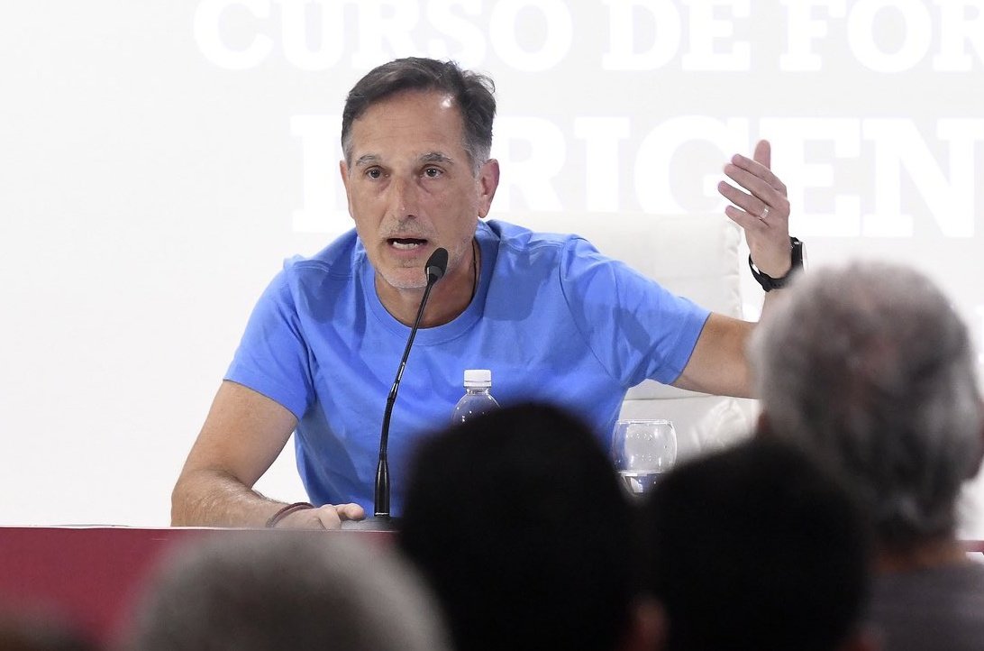 Si bien el viernes aseguró que hará lo posible hasta último momento para que haya unidad política, Alejandro Marón será candidato a presidente de #Lanús en caso de no llegar a un acuerdo con Nicolás Russo.

A Marón lo acompañarían en el trinomio Alejandro Solito y Silvia Salcedo.