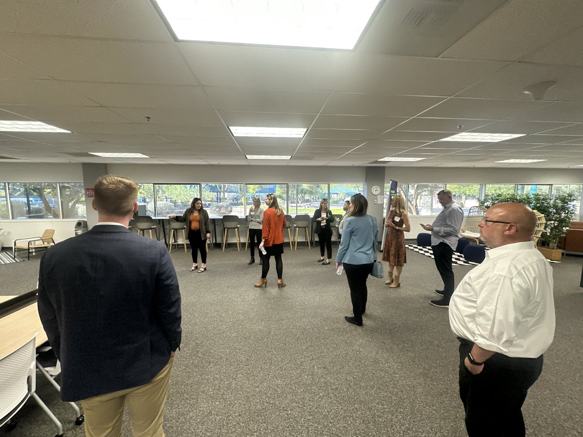 hvchiordi's tweet photo. Had a great time welcoming new friends and business reps from the French-American Chamber of Commerce! We’re very lucky to have shown them our region’s strengths and to cultivate new personal and professional relationships!

#OnePimaCounty #PimaCounty #PickPima #Tucson #FDI #France #PimaCountyEconomicDevelopment #EconomicDevelopment