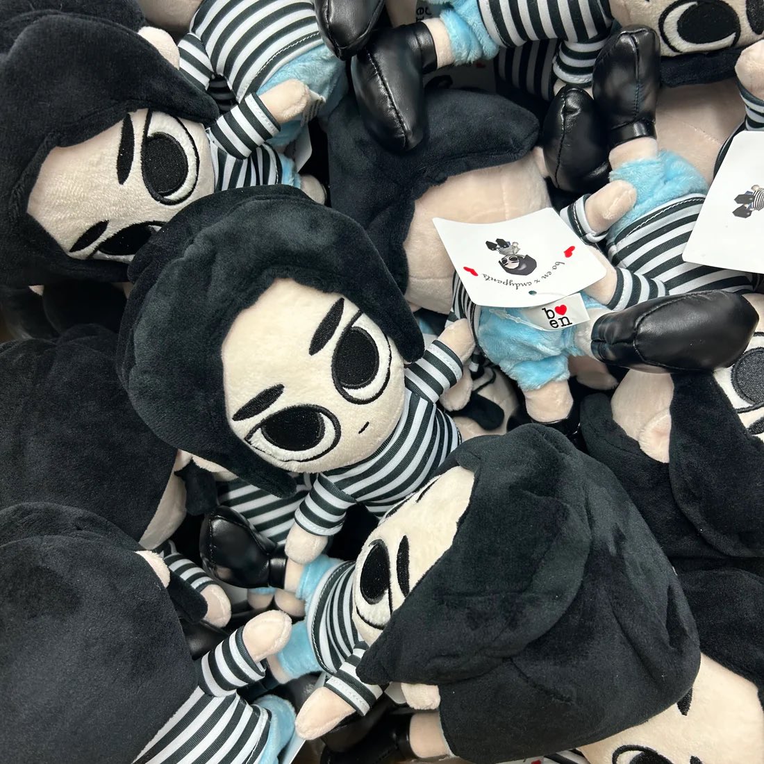 🎁 Don’t miss your chance to grab this adorable plushie from the <a href="/boenyeah/">bo en</a> webstore

hellomerch.com/collections/bo…