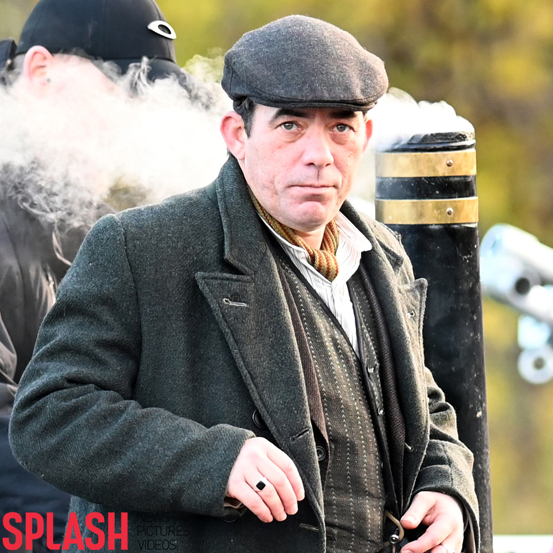 SplashNews's tweet photo. Cillian Murphy is joined on set by his co-star, Packy Lee, for the filming of the new Peaky Blinders movie π¬π₯
#cillianmurphy #tommyshelby #johnnydogs #peakyblinders #peakyblindersmovie https://t.co/giNm0jF2qF