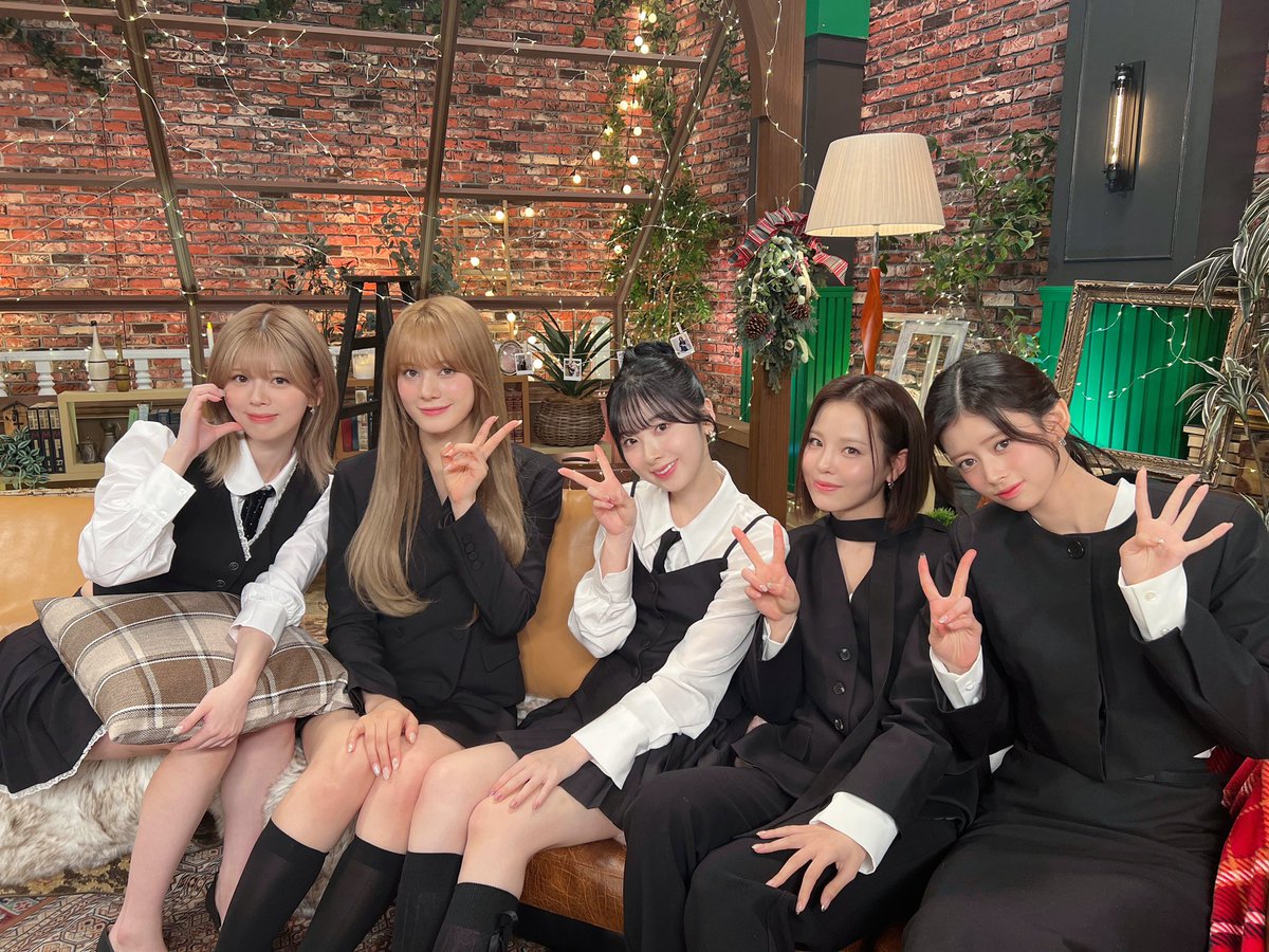 NiziU__official's tweet photo. #NiziU_4th_Anniversary Special with U
お楽しみいただけましたか？

「AlwayS」M/V特別公開や今年お世話になった方からのサプライズメッセージ📹

#NiziU と #WithU の大切な日を盛りだくさんな配信でお祝いできて幸せでした💐
本当にありがとう♡

5年目も応援してくださるみなさんと走り続けます！ https://t.co/nPlyRpzZnS