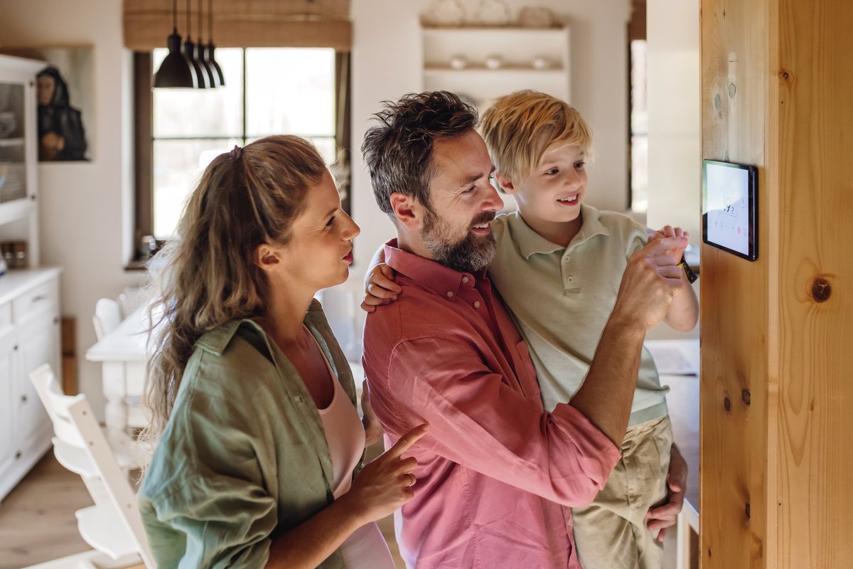 ElectriCitiesNC's tweet image. With the temperature dropping, your thermostat can be your best friend when it comes to lowering your #EnergyBill! ⚡️
Setting your thermostat to 68 degrees or lower can help more than you may think.
Every degree above 68 can increase your heating costs by 3-5%.
#EnergyTips