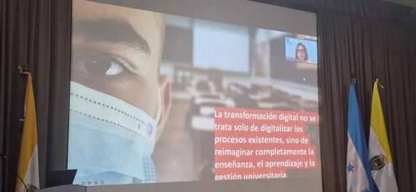 CopaesMx's tweet photo. Invitado por @UNAHoficial, Honduras, y representando al @CopaesMx, participé en el Foro Internacional: Innovaciones en la Gestión Curricular, Retos y Desafíos, donde hablé sobre la revolución del conocimiento y la reinvención de la educación frente a las tecnologías emergentes https://t.co/dpWICWqBan