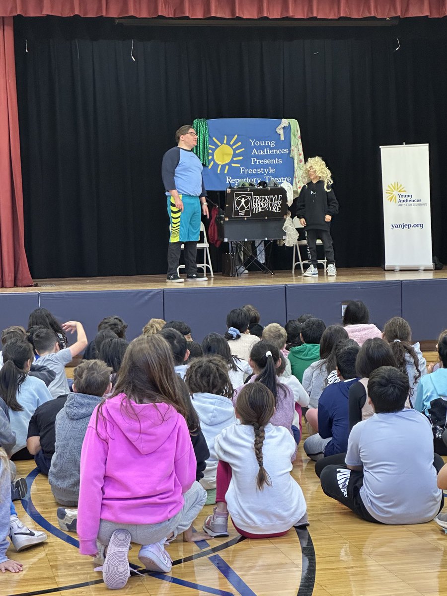 Enjoyed my visit to Deerfield School! Watching the assembly, provided by the PTO and visiting classrooms. I even left with a special treat! ⁦<a href="/millburnschools/">Millburn Schools</a>⁩ #deerfieldbulldogs #SuperDiskin