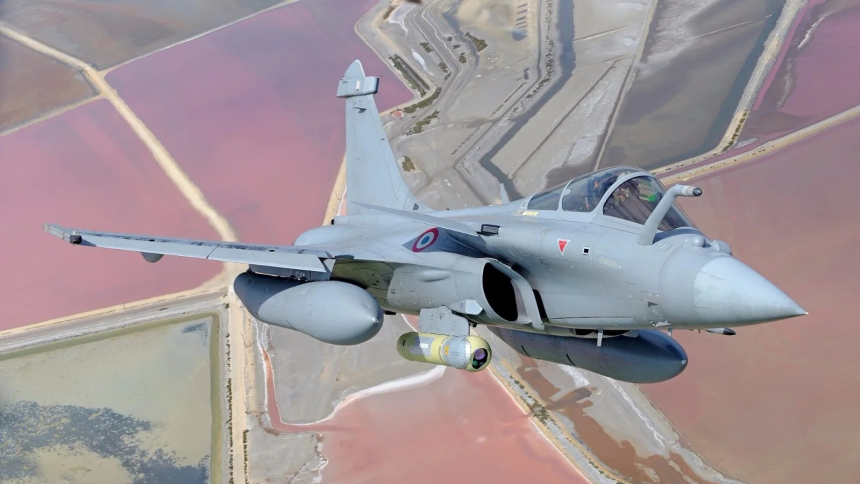 Defense_Talks's tweet photo. Discover the power of precision with the Thales TALIOS Pod. Enhancing combat capabilities for the Rafale with AI-driven targeting and reconnaissance. #ThalesInnovation #Rafale #TALIOS #MilitaryTech https://t.co/AMxyuCrLIM