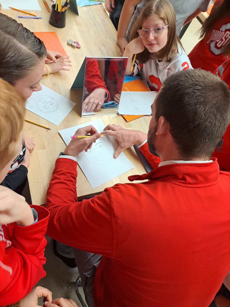 lexschoolsoh's tweet photo. 🧑🎨 The students at Eastern love it when Mr. Grist stops in the art room, and Mrs. Haas seldom lets him leave without creating something with them. 📝 On his last visit, they drew self-portraits. Thanks for creating with them, Mr. Grist! #GoBigLEX https://t.co/k7NtrlCk0P